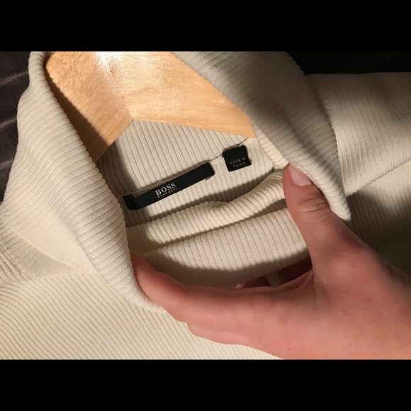 Hugo boss sweater - Picture 1 of 3